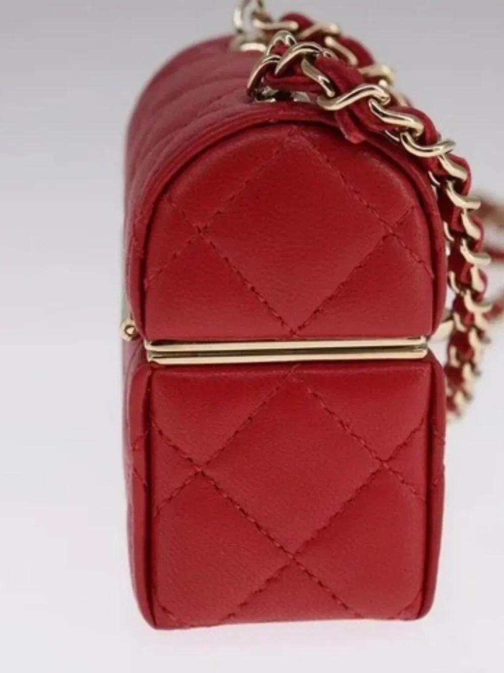 CHANEL Small Box Matelasse Chain Pouch Lamb Skin Red CC Auth 108916AV